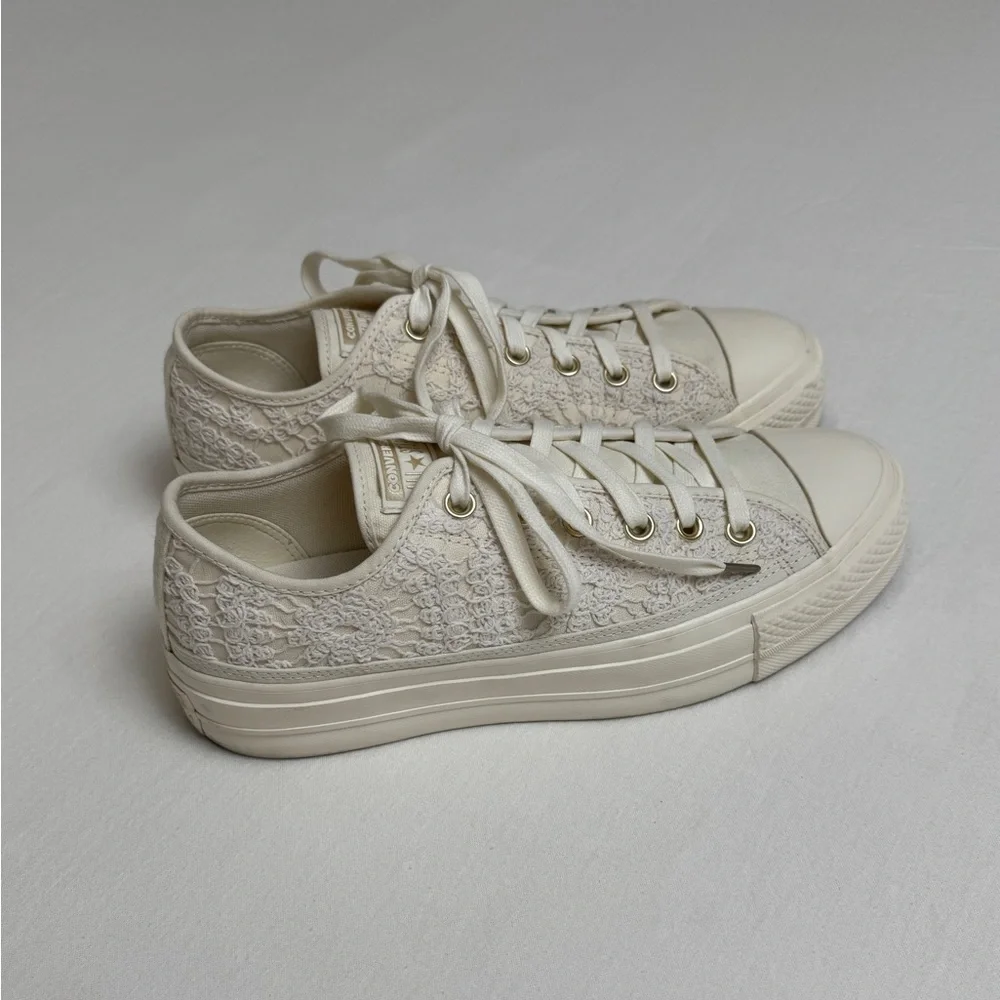 Converse Platform Low Tops In Off White Ivory Size 10 Boho Floral Embroidered